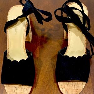 Open toed heel sandal  black with ankle straps